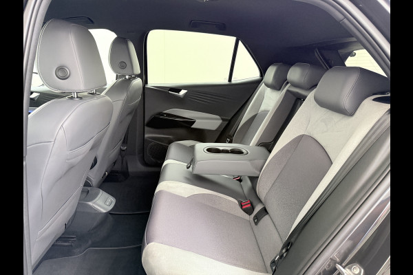 Volkswagen ID.3 First Plus 58kWh SOH 91% Adap.Cruise Apple Carplay Android Lmv 19" Navi Camera Pdc Stoel+Stuurverwarming Keyless Advanced Matrix Led + Dynamisch Led Achterlicht en Isofix DAB Privacy Glas Rijstrooksensor SOH 91% 1e Eigenaar Origineel Nederlandse Auto