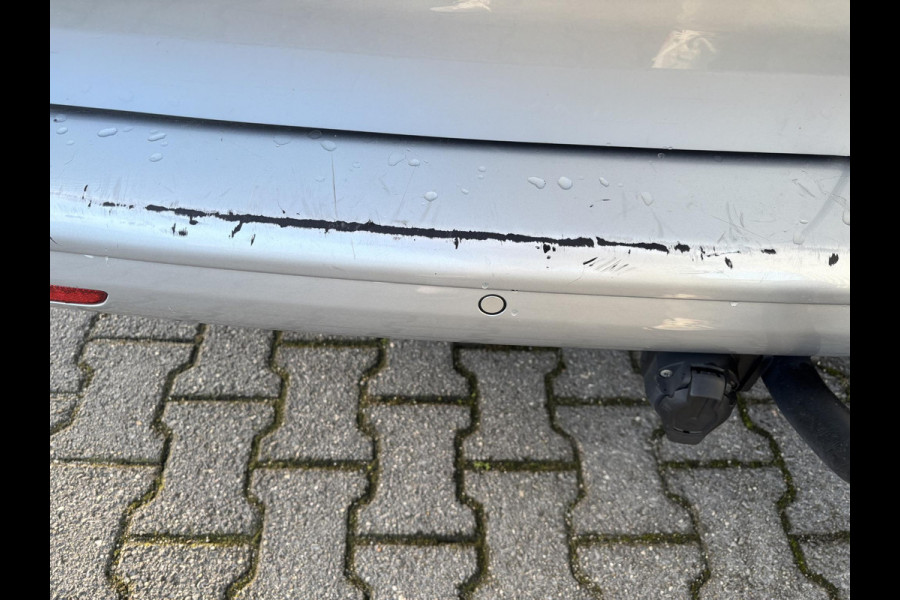 Volkswagen Transporter 2.0 TDI L2H1 DC*AUTOM.*A/C*ACC*NAVI*HAAK*CARPLAY*