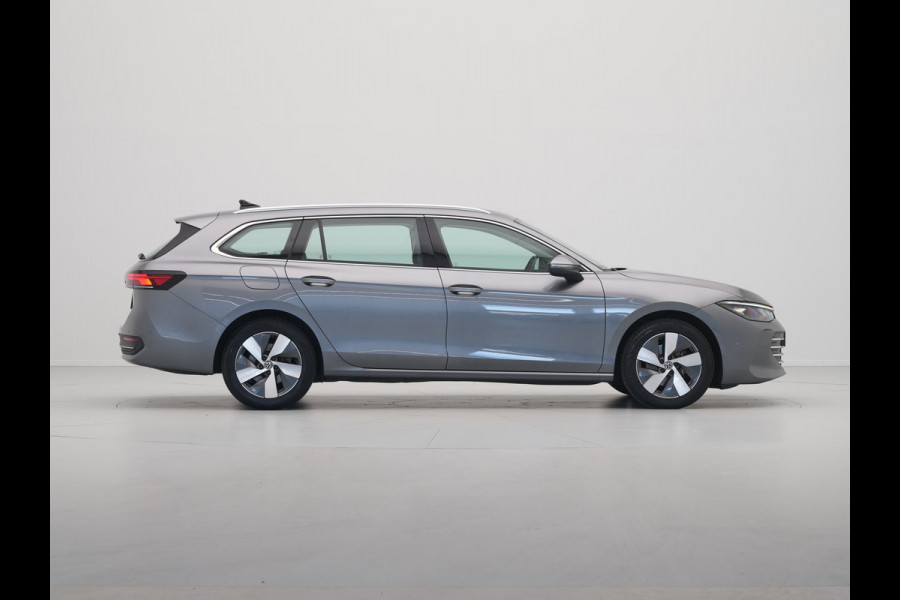 Volkswagen Passat Variant 1.5 eTSI 150pk Business Trekhaak Navigatie Camera Acc ARGON 112