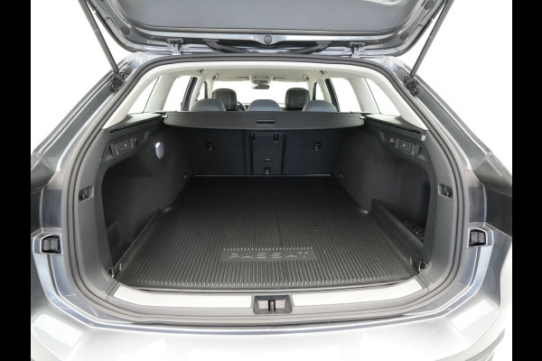 Volkswagen Passat Variant 1.5 eTSI 150pk Business Trekhaak Navigatie Camera Acc ARGON 112