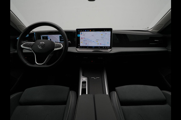 Volkswagen Passat Variant 1.5 eTSI 150pk Business Trekhaak Navigatie Camera Acc ARGON 112