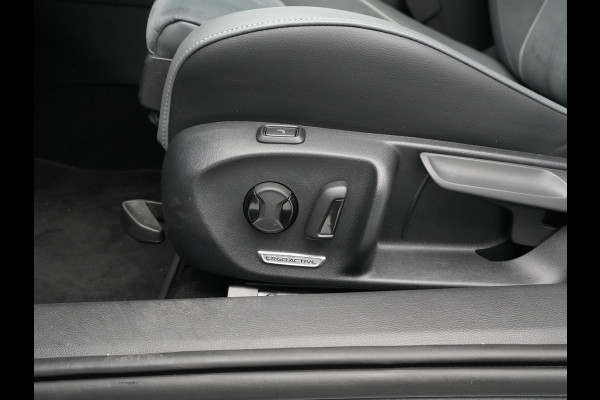 Volkswagen Passat Variant 1.5 eTSI 150pk Business Trekhaak Navigatie Camera Acc ARGON 112