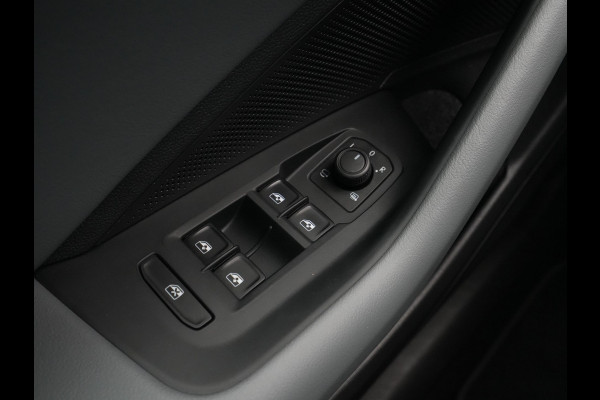 Volkswagen Passat Variant 1.5 eTSI 150pk Business Trekhaak Navigatie Camera Acc ARGON 112