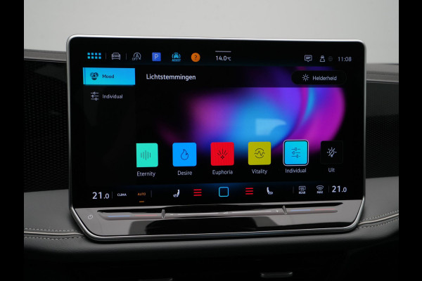 Volkswagen Passat Variant 1.5 eTSI 150pk Business Trekhaak Navigatie Camera Acc ARGON 112