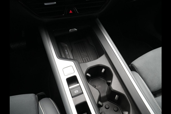 Volkswagen Passat Variant 1.5 eTSI 150pk Business Trekhaak Navigatie Camera Acc ARGON 112