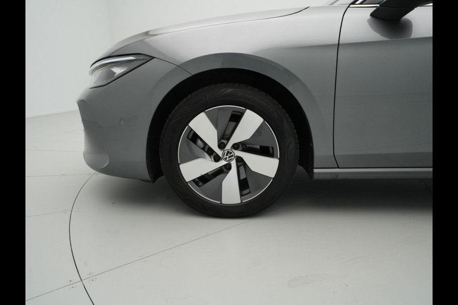 Volkswagen Passat Variant 1.5 eTSI 150pk Business Trekhaak Navigatie Camera Acc ARGON 112