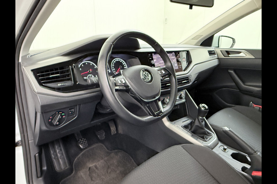 Volkswagen Polo 1.0TGI CNG 5Drs Navi Climatronic Apple Carplay Android Auto Cruise Control Comfortline Executive-pakket DAB+ Bluetooth App-Connect Led 1e Eigenaar Origineel Nederlandse Auto Compressed Natural Gas