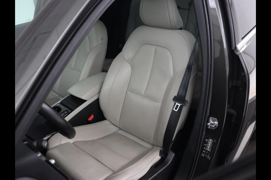 Volvo XC40 2.0 T4 Inscription | Panoramadak | Leder | Adaptive cruise | Trekhaak | Stoelverwarming | 360 Camera | Keyless | Navigatie | Full LED