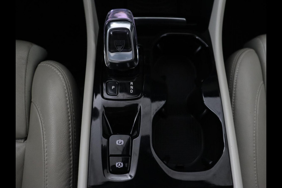 Volvo XC40 2.0 T4 Inscription | Panoramadak | Leder | Adaptive cruise | Trekhaak | Stoelverwarming | 360 Camera | Keyless | Navigatie | Full LED