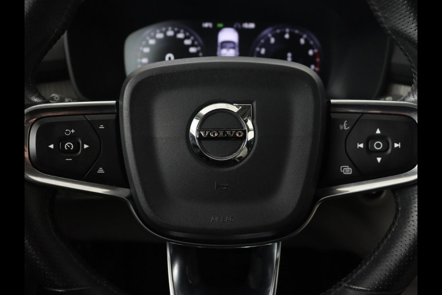 Volvo XC40 2.0 T4 Inscription | Panoramadak | Leder | Adaptive cruise | Trekhaak | Stoelverwarming | 360 Camera | Keyless | Navigatie | Full LED