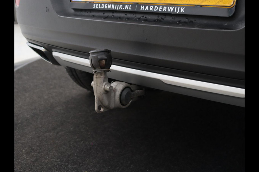 Volvo XC40 2.0 T4 Inscription | Panoramadak | Leder | Adaptive cruise | Trekhaak | Stoelverwarming | 360 Camera | Keyless | Navigatie | Full LED