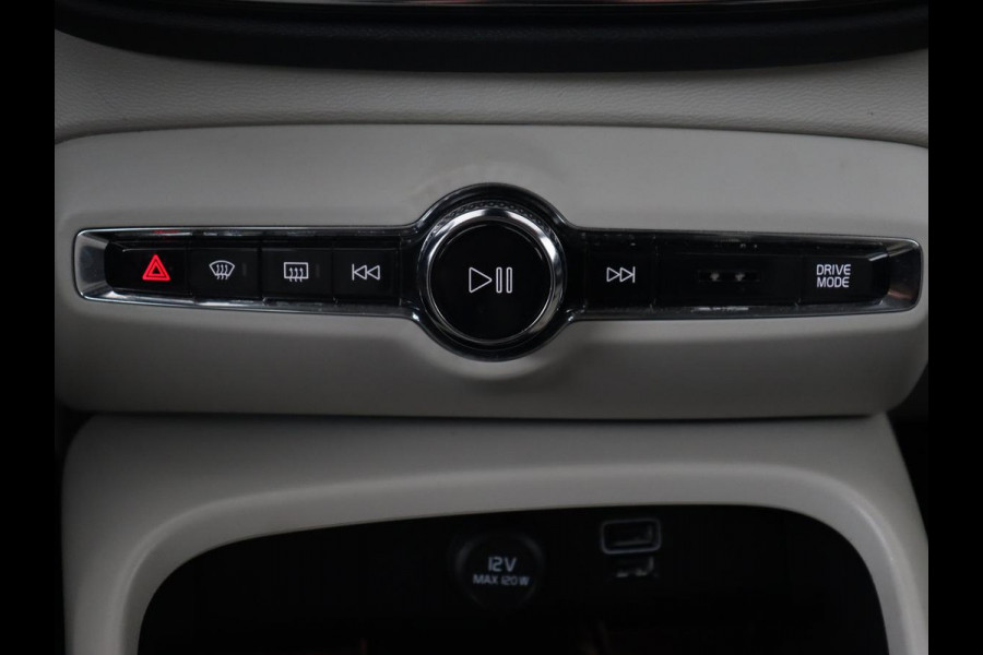 Volvo XC40 2.0 T4 Inscription | Panoramadak | Leder | Adaptive cruise | Trekhaak | Stoelverwarming | 360 Camera | Keyless | Navigatie | Full LED