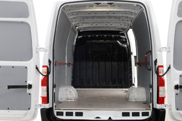 Renault Master T35 2.3 dCi 130pk L3H2 Dubbel Lucht Airco/Navi/Trekhaak 3500kg 09-2022