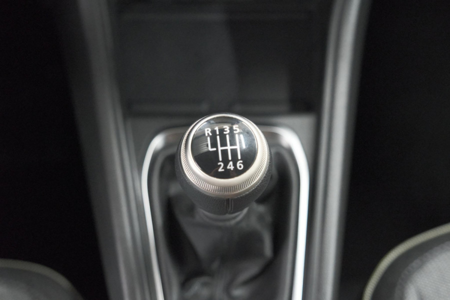 Renault Captur TCe 90 Techno | Nieuw Model | Camera | Navigatie | Apple Carplay | Pack Full Screen | 18 Inch Lichtmetalen Velgen