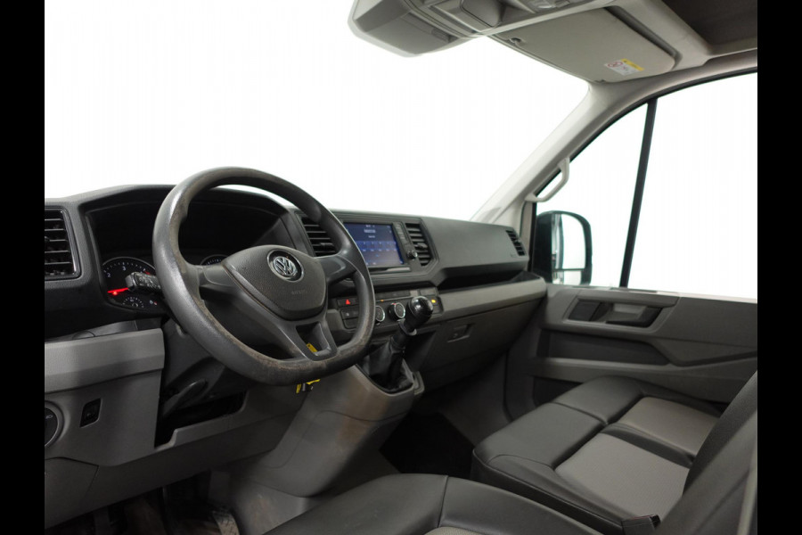 Volkswagen Crafter 140pk L4H3 / L3H2 Dubbele cabine Airco Cruise control Trekhaak Navigatie Carplay  Camera Sidebars Euro6