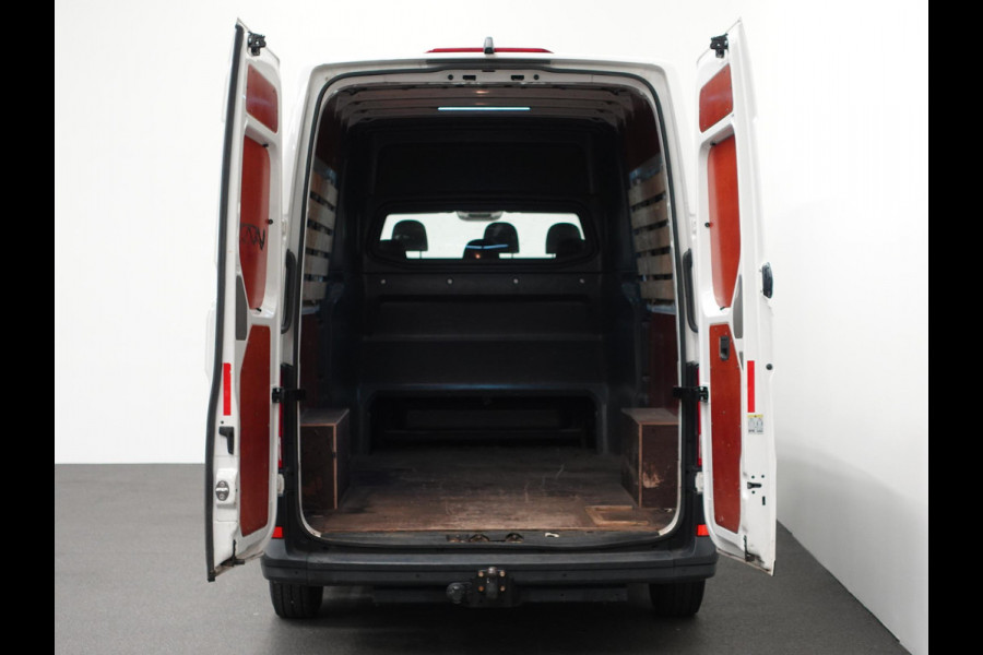 Volkswagen Crafter 140pk L4H3 / L3H2 Dubbele cabine Airco Cruise control Trekhaak Navigatie Carplay  Camera Sidebars Euro6