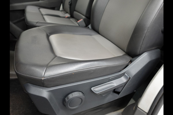Volkswagen Crafter 140pk L4H3 / L3H2 Dubbele cabine Airco Cruise control Trekhaak Navigatie Carplay  Camera Sidebars Euro6