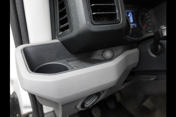 Volkswagen Crafter 140pk L4H3 / L3H2 Dubbele cabine Airco Cruise control Trekhaak Navigatie Carplay  Camera Sidebars Euro6
