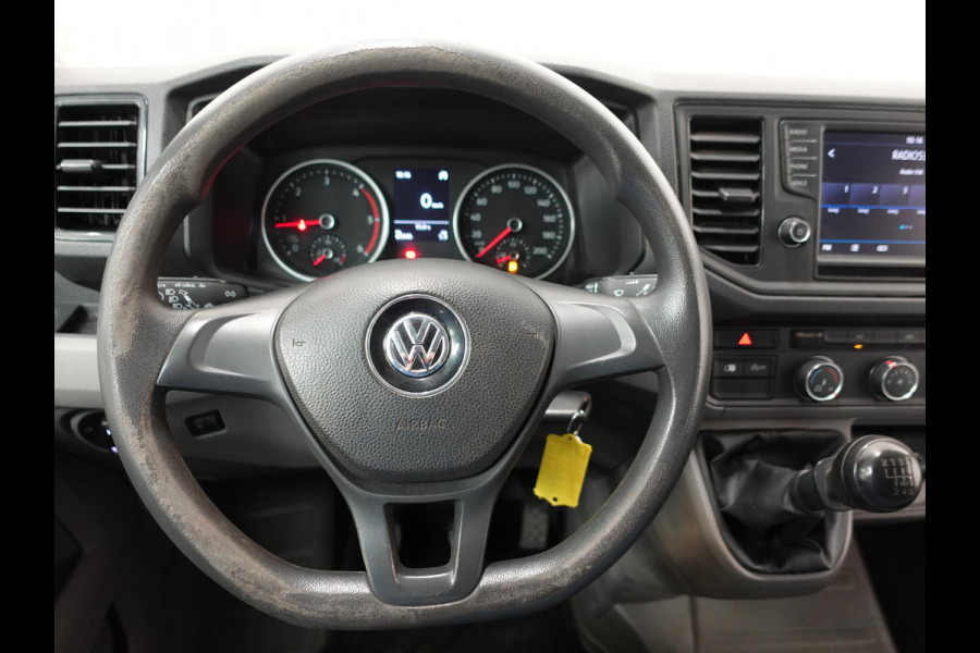 Volkswagen Crafter 140pk L4H3 / L3H2 Dubbele cabine Airco Cruise control Trekhaak Navigatie Carplay  Camera Sidebars Euro6