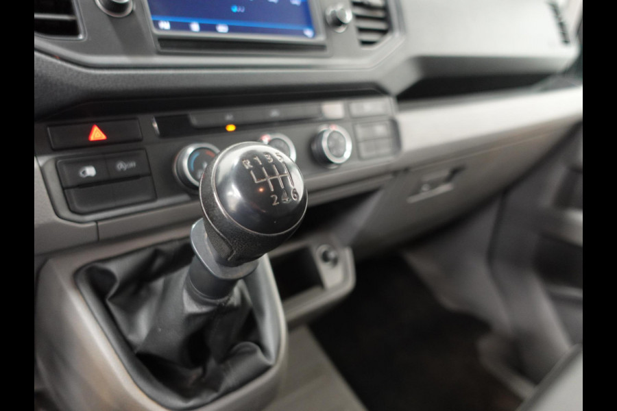 Volkswagen Crafter 140pk L4H3 / L3H2 Dubbele cabine Airco Cruise control Trekhaak Navigatie Carplay  Camera Sidebars Euro6