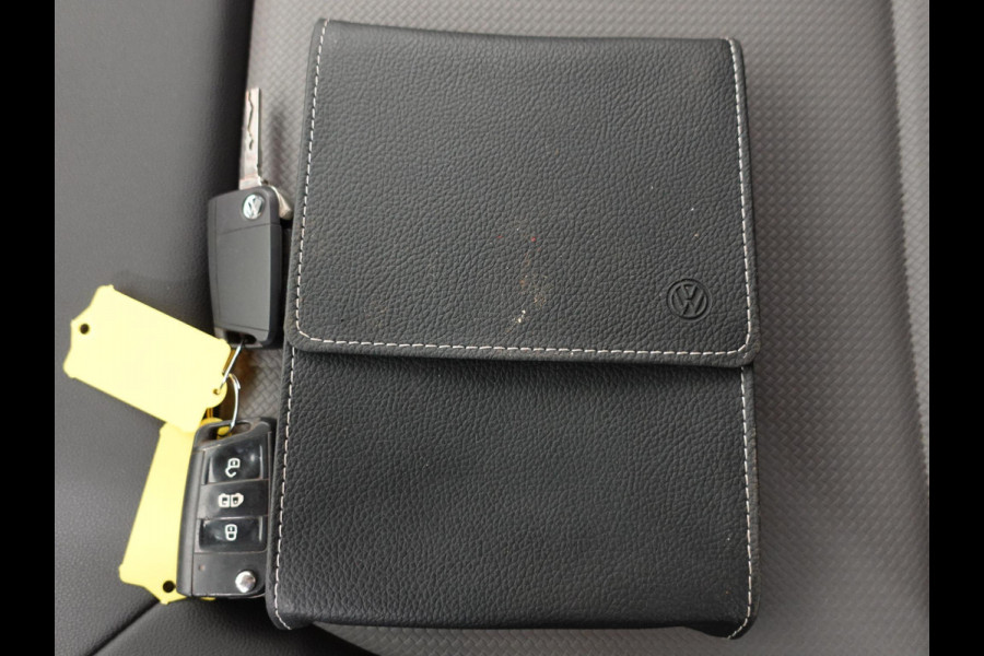 Volkswagen Crafter 140pk L4H3 / L3H2 Dubbele cabine Airco Cruise control Trekhaak Navigatie Carplay  Camera Sidebars Euro6