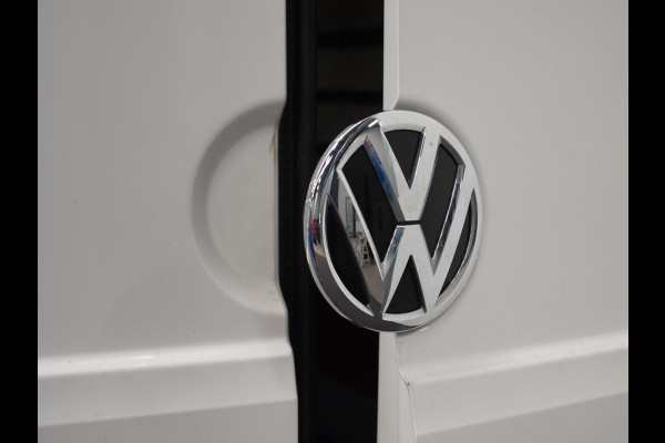 Volkswagen Crafter 140pk L4H3 / L3H2 Dubbele cabine Airco Cruise control Trekhaak Navigatie Carplay  Camera Sidebars Euro6