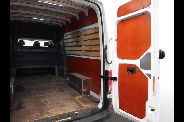 Volkswagen Crafter 140pk L4H3 / L3H2 Dubbele cabine Airco Cruise control Trekhaak Navigatie Carplay  Camera Sidebars Euro6