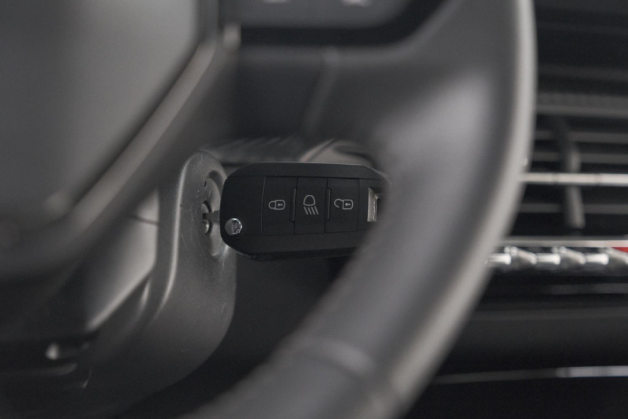 Peugeot 2008 PureTech 130 EAT8 Allure | Camera | Navigatie | Apple Carplay | Parkeersensoren