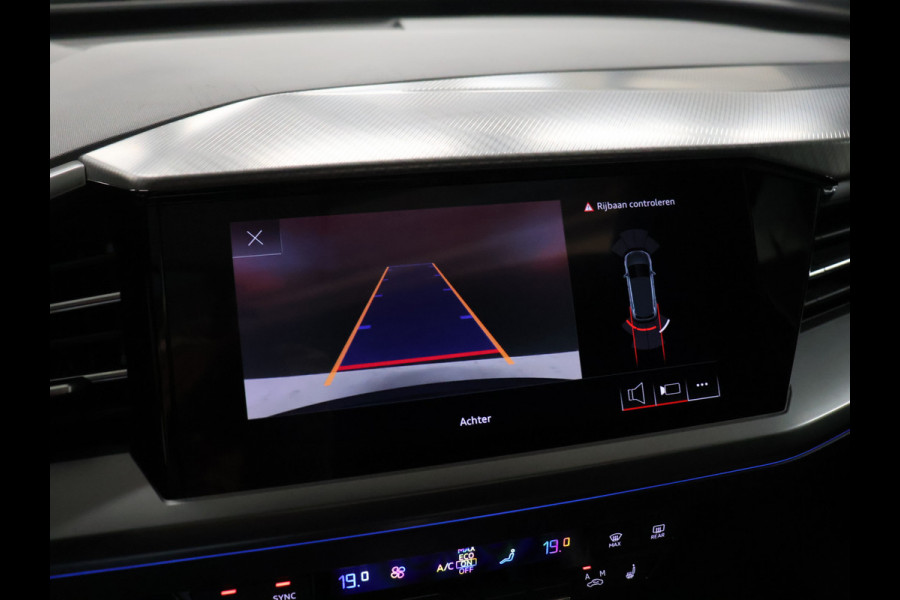 Audi Q4 e-tron 35 Launch edition Advanced Plus 55 kWh SOH 94% [SCHUIFKANTELDAK, APPLE CARPLAY, ANDROID, ADAPTIVE CRUISE, VOL LEDER, CAMERA, STOELVERWARMING, LEDVERLICHTING, CLIMATE, NIEUWSTAAT]