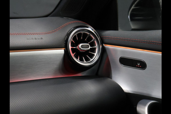 Mercedes-Benz CLA-Klasse 200 Premium Plus [SCHUIFKANTELDAK, BURMESTER SOUND, APPLE CARPLAY, ANDROID, SFEERVERLICHTING, CAMERA, STOELVERWARMING, LEDVERLICHTING, CRUISE, CLIMATE, NIEUWSTAAT]