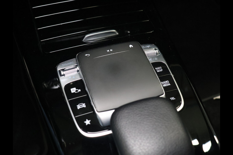 Mercedes-Benz CLA-Klasse 200 Premium Plus [SCHUIFKANTELDAK, BURMESTER SOUND, APPLE CARPLAY, ANDROID, SFEERVERLICHTING, CAMERA, STOELVERWARMING, LEDVERLICHTING, CRUISE, CLIMATE, NIEUWSTAAT]