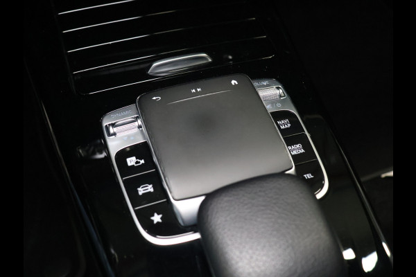 Mercedes-Benz CLA-Klasse 200 Premium Plus [SCHUIFKANTELDAK, BURMESTER SOUND, APPLE CARPLAY, ANDROID, SFEERVERLICHTING, CAMERA, STOELVERWARMING, LEDVERLICHTING, CRUISE, CLIMATE, NIEUWSTAAT]
