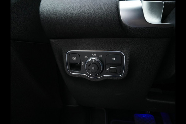 Mercedes-Benz Glb 180 d Business Solution Luxury [ 7-Pers. ] (INCL-BTW) Aut. *LUXURY-LEATHER | FULL-LED | AMBIENT-LIGHT | WIDESCREEN-DIGI-COCKPIT | HEATED-COMFORTSEATS | CAMERA | DAB+ | NAVI-FULLMAP | ECC | MEMORY-PACK | PDC | CRUISE | PRIVACY-GLASS |