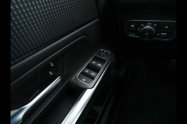 Mercedes-Benz Glb 180 d Business Solution Luxury [ 7-Pers. ] (INCL-BTW) Aut. *LUXURY-LEATHER | FULL-LED | AMBIENT-LIGHT | WIDESCREEN-DIGI-COCKPIT | HEATED-COMFORTSEATS | CAMERA | DAB+ | NAVI-FULLMAP | ECC | MEMORY-PACK | PDC | CRUISE | PRIVACY-GLASS |