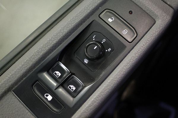 Volkswagen Transporter 2.0 TDI | Camera | CarPlay | PDC | Cruise control | Bluetooth | Elek. ramen | Nieuwe APK | NAP Logisch