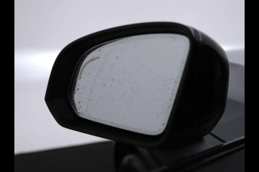 Volvo XC40 2.0 T5 AWD R-Design Pano H\K 360° ACC Trekh. NAP