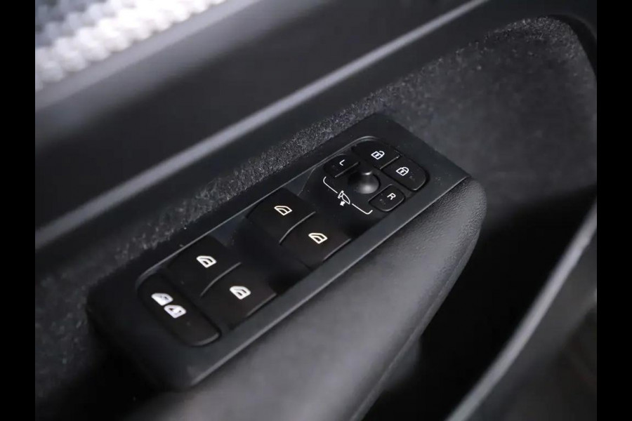 Volvo XC40 2.0 T5 AWD R-Design Pano H\K 360° ACC Trekh. NAP