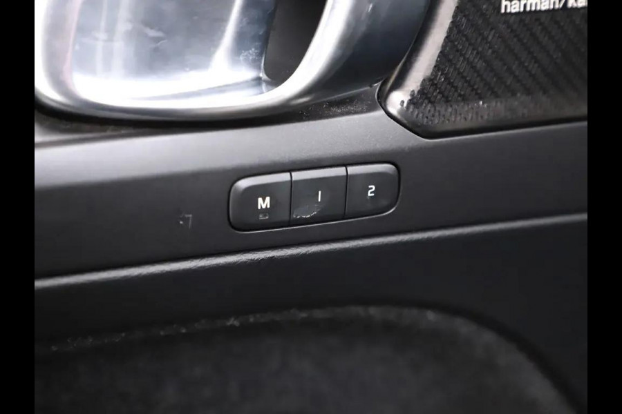 Volvo XC40 2.0 T5 AWD R-Design Pano H\K 360° ACC Trekh. NAP