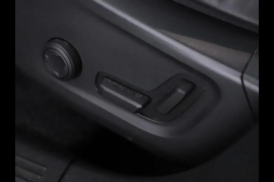 Volvo XC40 2.0 T5 AWD R-Design Pano H\K 360° ACC Trekh. NAP