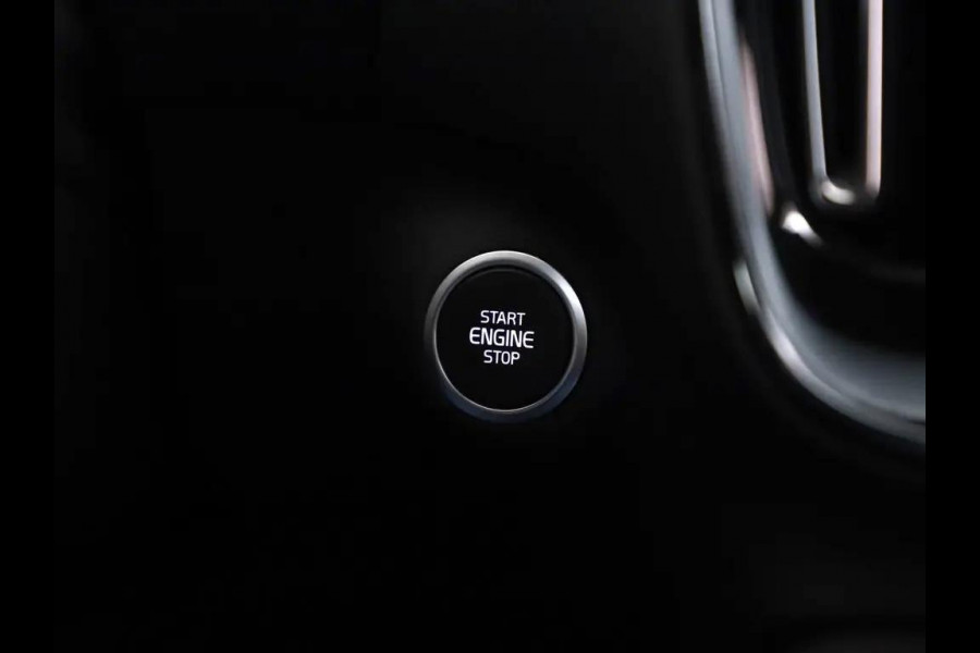 Volvo XC40 2.0 T5 AWD R-Design Pano H\K 360° ACC Trekh. NAP