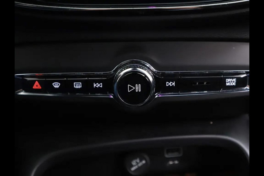 Volvo XC40 2.0 T5 AWD R-Design Pano H\K 360° ACC Trekh. NAP