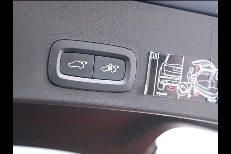 Volvo XC40 2.0 T5 AWD R-Design Pano H\K 360° ACC Trekh. NAP