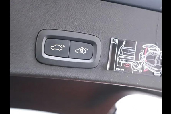 Volvo XC40 2.0 T5 AWD R-Design Pano H\K 360° ACC Trekh. NAP