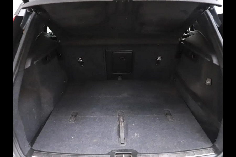 Volvo XC40 2.0 T5 AWD R-Design Pano H\K 360° ACC Trekh. NAP