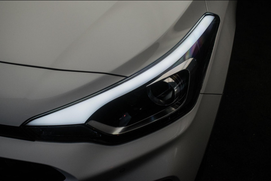 Hyundai i20 1.0 T-GDI Premium [ Keyless Camera Carplay Trekhaak LED DAB Climate Control ]