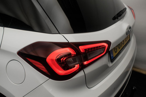 Hyundai i20 1.0 T-GDI Premium [ Keyless Camera Carplay Trekhaak LED DAB Climate Control ]