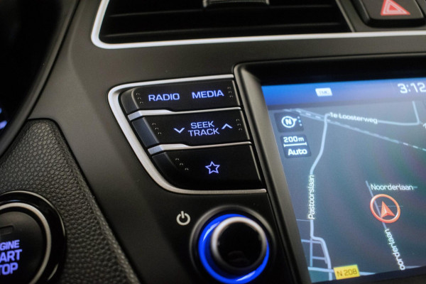 Hyundai i20 1.0 T-GDI Premium [ Keyless Camera Carplay Trekhaak LED DAB Climate Control ]