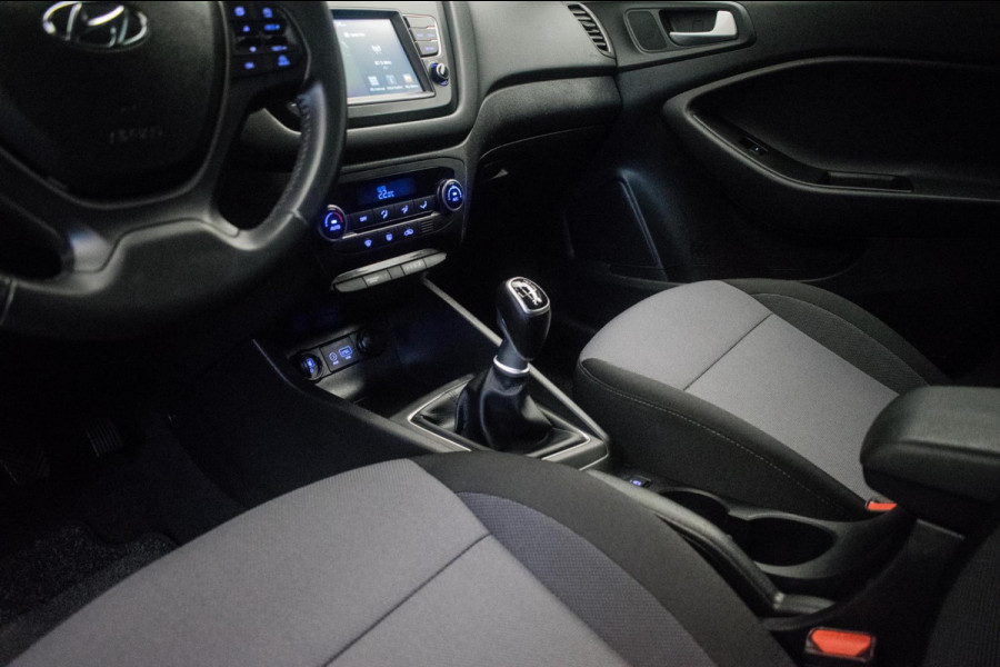 Hyundai i20 1.0 T-GDI Premium [ Keyless Camera Carplay Trekhaak LED DAB Climate Control ]