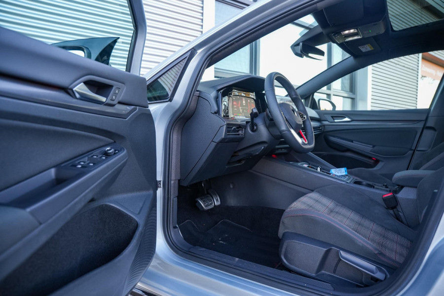 Volkswagen Golf 2.0 TSI GTI Panodak Camera Stoelverw. Achterbankverw. DAB+