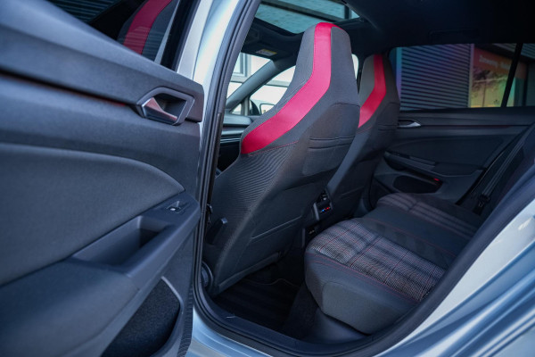 Volkswagen Golf 2.0 TSI GTI Panodak Camera Stoelverw. Achterbankverw. DAB+